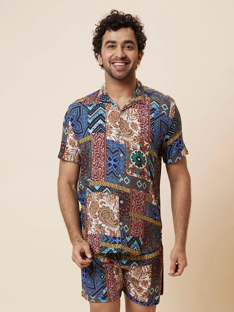 جلو باص طقم رجالي ملون من جلوبس للراحة بقميص وشورت مطبوع